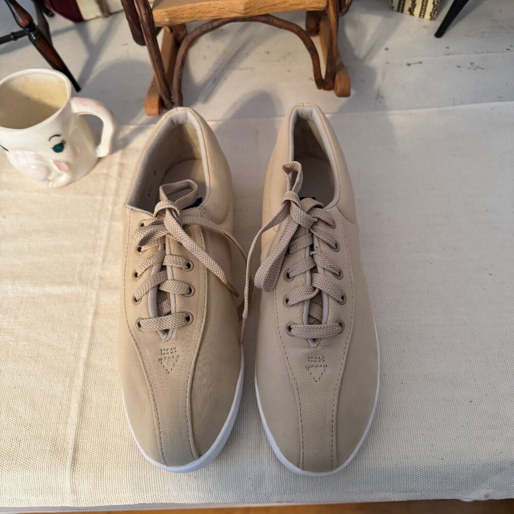 Easy Spirit AP1 Beige Nubuck Comfort Lace Up Show Size 9 1/2